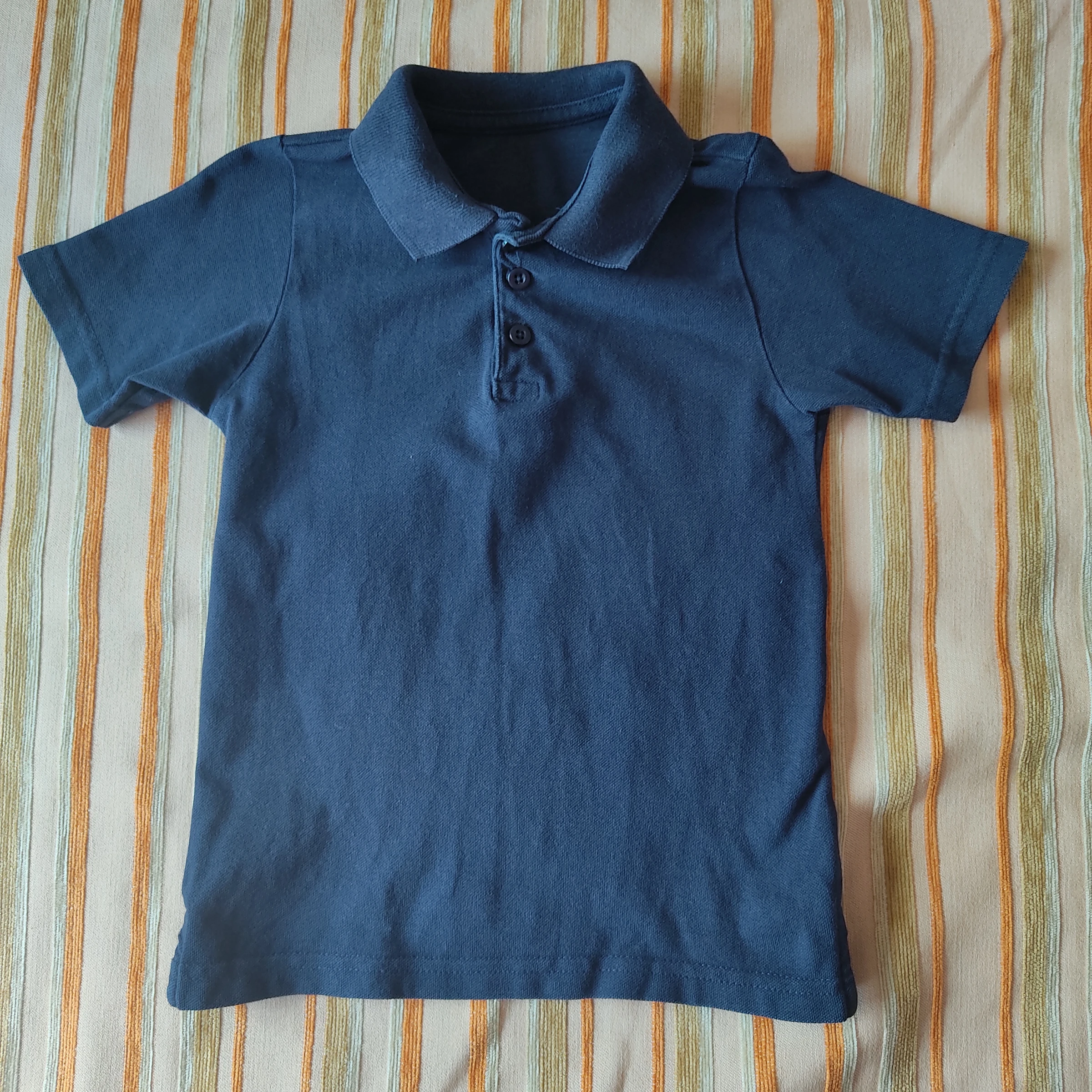 Polo de manga corta azul marino. Talla 4-5 años (110 cm)